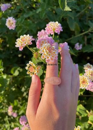 Новое трендовое кольцо розовое 20212 фото