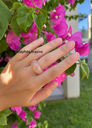 Новое трендовое кольцо розовое 20215 фото