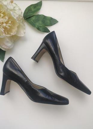 Італійські туфлі чорні від bellini3 фото