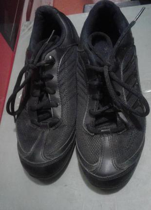 Срочно! женские черные кроссовки 35-36р3 фото