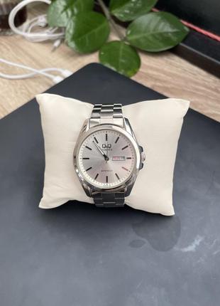 Наручний годинник q&q quartz6 фото