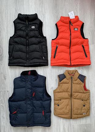 Reserved яркая красная дутая жилетка 110-116