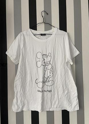 Класна футболка з миккимаусом