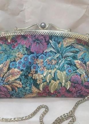 Гобеленовая сумочка на замочке-поцелуйчике.