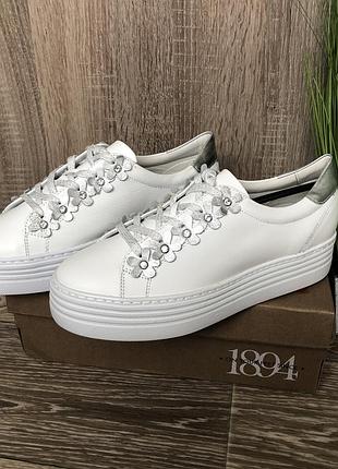 Красивые кожаные кеды bata размер 39