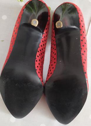 Туфлі червоні в чорний горошок.4 фото