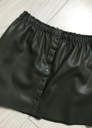 Кожаная короткая мини юбка из экокожи zara цвет хаки юбка под кожу1 фото