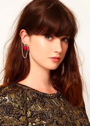 Стильная серьга кафф на одно ушко под золото с большим красным камнем брошью "рубин и цепочкой цепью