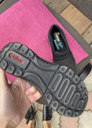 Чёрные кроссовки rieker без шнурков мягкая стелька 365 фото