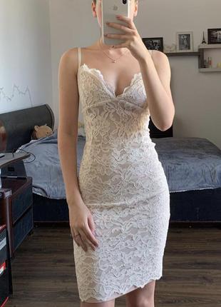 Шикарне плаття з мереживом1 фото