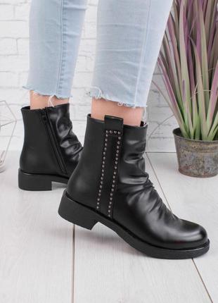 Стильні чорні осінні демі черевики низький хід модні