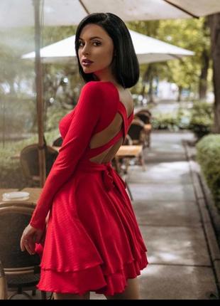 Шикарне міні сукня з відкритою спиною