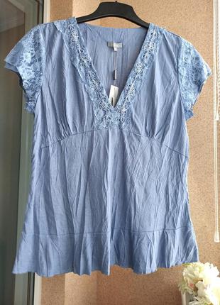 Гарна трикотажна блуза декорована мереживом та бісером