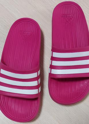 Детские розовые сланцы шлепанцы adidas duramo slide3 фото