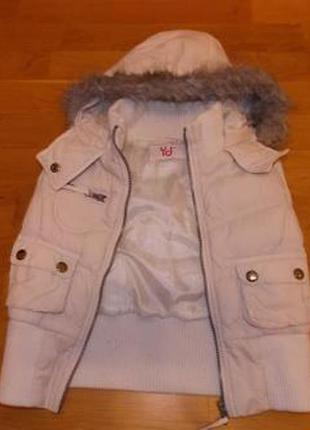 Стильная теплая белая жилетка р-р128(от 120 до 134).теплая(как куртка)3 фото