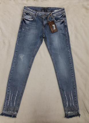 Качественные,стрейчевые,оригинальные джинсы-узкачи red sold,полностью в обтяжку