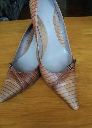Красиві туфлі. італія