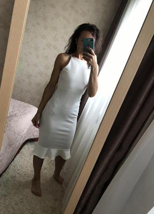 Силуэтное платье миди белое нарядное2 фото