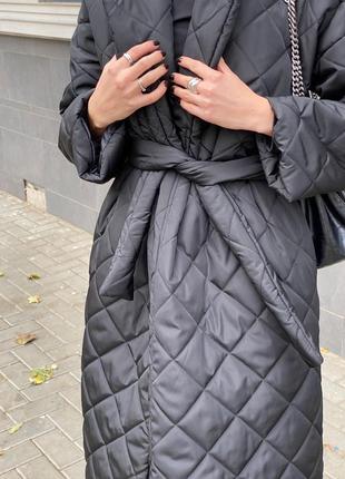 Жіноче чорне пальто стеганное3 фото