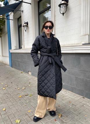 Жіноче чорне пальто стеганное4 фото