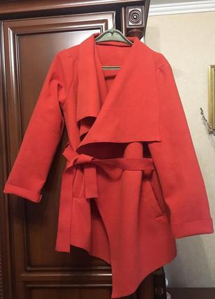 Оранжевое стильное пальто размер 44/46