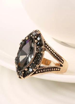 Кольцо в стиле бохо с серыми кристаллами