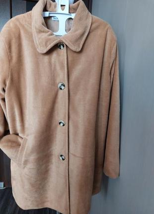 Пальто в бежевому кольорі,оверсайс.