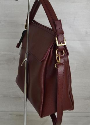 Бордовая модная сумочка через плечо вместительная матовая молодежная сумка саквояж на три отделения6 фото