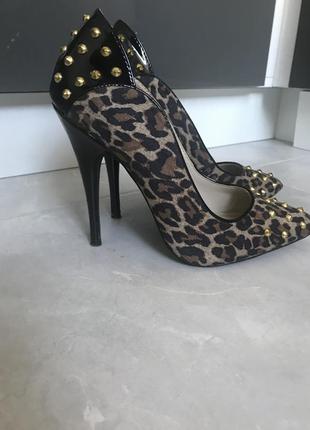 Victoria's secret colin stuart leopard pumps gold studs heels оригінал туфлі човники3 фото