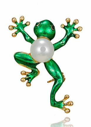 Яркая заметная симпатичная брошь брошка "зеленая лягушка" 16142 с лапками под золото и межчужиной