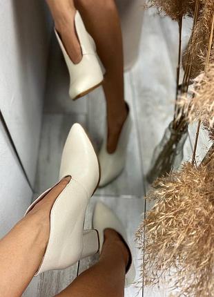 Туфлі ботильони шкіряні с гострим носком на підборах 6 см