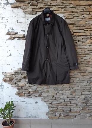 Стильний з кишенями зовні і всередині плащ великого розміру