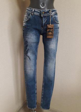 Качественные,стрейчевые,оригинальные джинсы-узкачи red sold,полностью в обтяжку1 фото