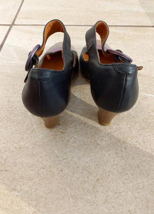 Туфлі visions чорні шкіряні на низькому каблуці кеди3 фото