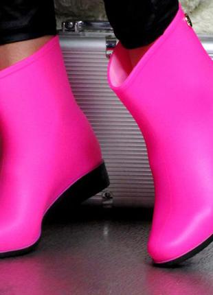 Рожеві гумові силіконові чоботи короткі2 фото
