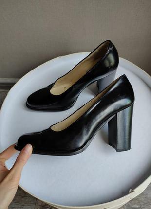 Лаконичные туфли из лаковой кожи в стиле prada2 фото