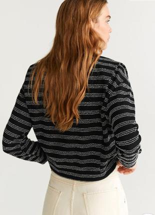 Стильний світер в полоску з рельєфними плечами mango свитер кофта топ чорний5 фото