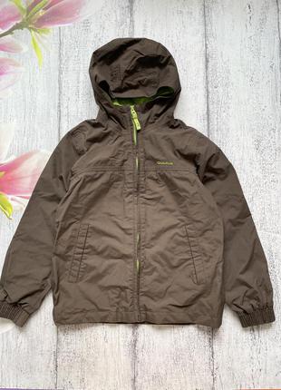 Крута непромокаємий куртка вітровка з капюшоном на підкладці quechua 8-9 років