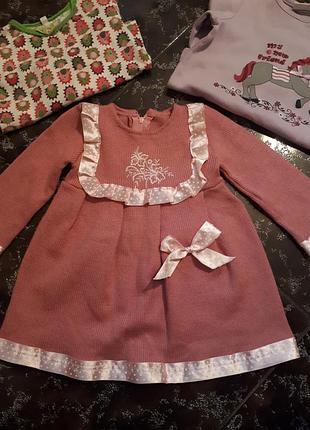 Платье с атласной лентой+ в подарок две кофты на рост 74.