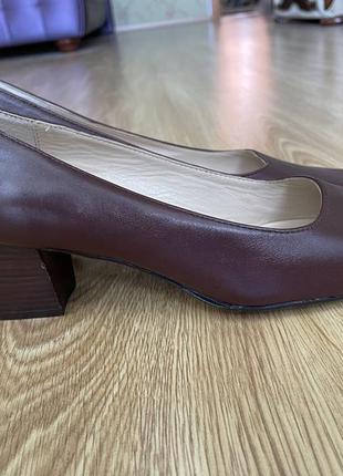 Туфли женские carvela коричневые квадратный носок низкий каблук классика 36 р.3 фото