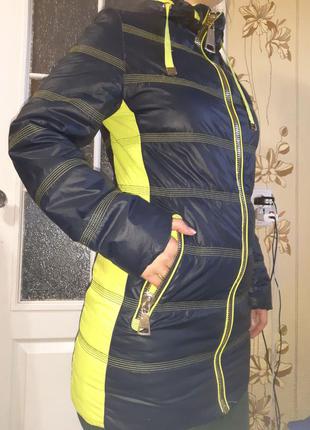 Новая женская демисезонная куртка . курточка осенняя с капюшоном. размер 44р.электрик