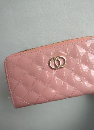 Шикарний стеганний лаковий гаманець портмоне7 фото