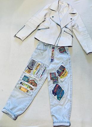 Крутые джинсы mom с дырами и нашивками италия