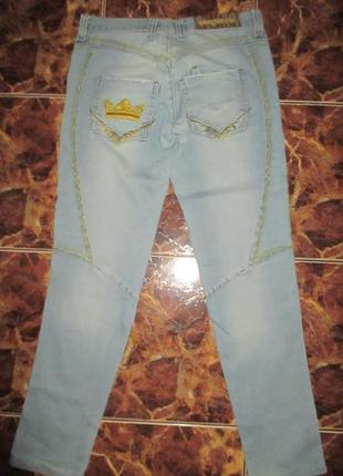 Качественные фирменные джинсы с вышивкой,пот40см2 фото