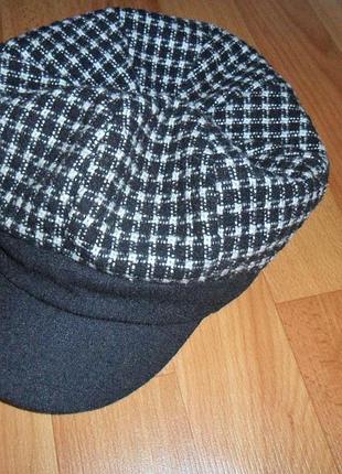 Кепка, бере з візерунком "гусяча лапка".