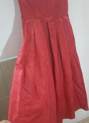 Красное платье с декоративным лифом6 фото