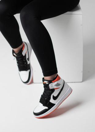 Женские стильные осенние кроссовки nike air jordan 1 retro high electro orange5 фото