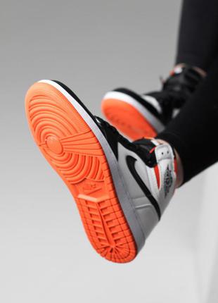 Женские стильные осенние кроссовки nike air jordan 1 retro high electro orange6 фото