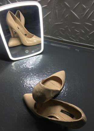 Туфли на каблуке
