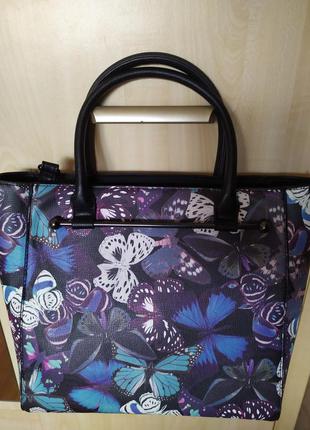 Привлекательная вместительная сумка шопер